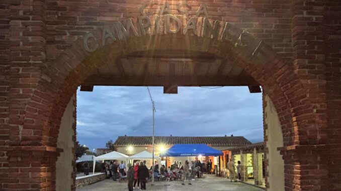 Festival letterario Assemini La prima edizione del Festival leThèrario ha preso vita ad Assemini nella suggestiva cornice della casa campidanese Sant’Andrea, dal 18 al 20 ottobre 2024.