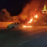 Cagliari: Due furgoni in fiamme e auto danneggiata in Via Castiglione