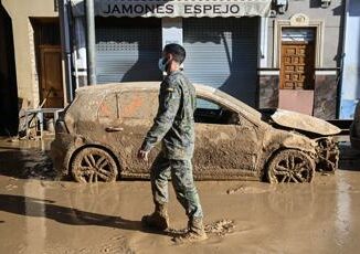 Alluvione Spagna, 213 morti. Il parcheggio di Valencia sommerso: "E' un cimitero" 3 Alluvione Spagna 213 morti. Il parcheggio di Valencia sommerso E un cimitero