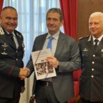 Visita del Prefetto Castaldo al Comando Legione Carabinieri Sardegna: elogio all’Arma per la sicurezza in Sardegna