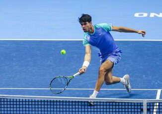 Zverev batte Alcaraz e lo elimina dalle Atp Finals 5 Zverev batte Alcaraz e lo elimina dalle Atp Finals