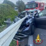 Incidente sulla SS 131 vicino Siligo: auto infilzata nel guard-rail, conducente estratta dai Vigili del Fuoco