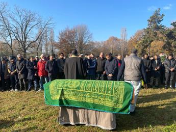 A Milano i funerali di Ramy, la raccomandazione dell’Imam: “Stiamo calmi”