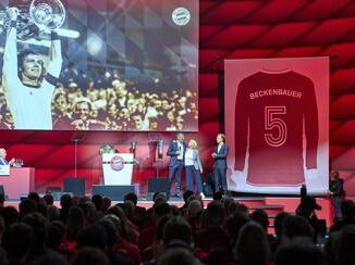 Bayern Monaco ritira maglia numero 5 lomaggio al Kaiser Beckenbauer