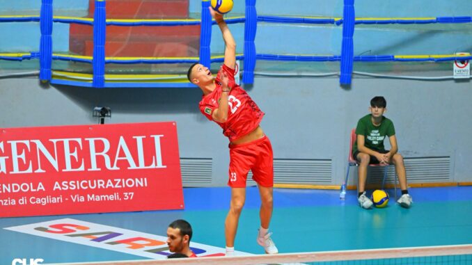 CUS Cagliari Acqui Terme 3a2 (Foto di Andrea Chiaramida) Morgas Biasotto a battuta (Foto di Andrea Chiaramida)