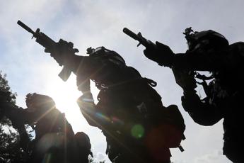 Corea del Sud nel caos, in vigore legge marziale: esercito blocca il Parlamento