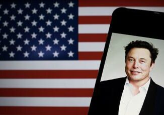 Elon Musk da record il suo patrimonio supera i 400 miliardi dollari