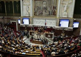 Francia governo Barnier a rischio. Rn annuncia Merita la censura
