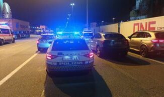 Incidente sul lavoro al porto di Genova operaio muore schiacciato contro container