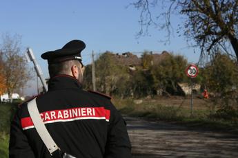Incidente sul lavoro nel Crotonese, si ribalta col muletto e muore a 52 anni