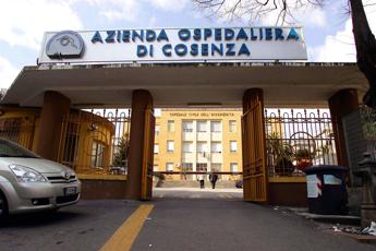 Malattia misteriosa in Congo, controlli su donna tornata in Italia con febbre