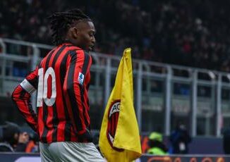 Milan scoppia la contestazione perche i tifosi ce lhanno con squadra e societa