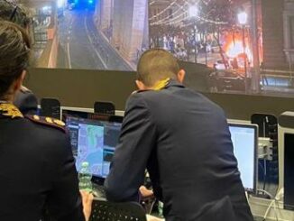 Roma, auto Gpl prende fuoco in via Cola di Rienzo 4 Roma auto Gpl prende fuoco in via Cola di Rienzo