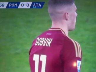 Roma, clamoroso errore: sbagliato il nome sulla maglia di Dovbyk 5 Roma clamoroso errore sbagliato il nome sulla maglia di Dovbyk