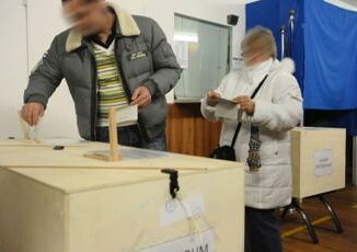 Romania di nuovo al voto urne aperte per le presidenziali tra polemiche e incertezze