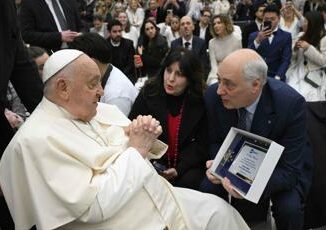 Violenza su donne al Papa la targa di Radio 1 per il sostegno alla campagna Come unonda