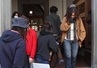 Firenze svastiche e croci celtiche dentro il liceo Michelangiolo