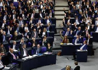 Germania respinta nuova legge su migranti Afd attacca