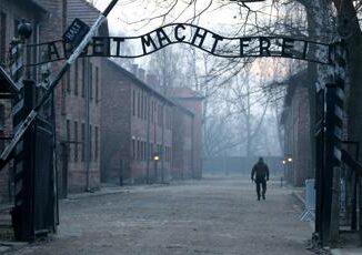 Giorno della Memoria, Meloni: "Antisemitismo non sconfitto". Mattarella ad Auschwitz 5 Giorno della Memoria Meloni Antisemitismo non sconfitto. Mattarella ad Auschwitz