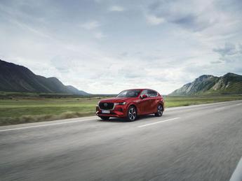 Mazda CX-60 2025, prestazioni migliorate e tecnologia avanzata