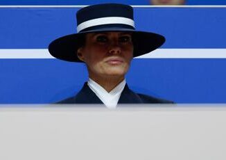 Melania Trump il significato del cappello schermo scelto per lInauguration Day