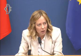 Meloni in conferenza stampa: “Non sono limite o problema per libertà di stampa e democrazia”