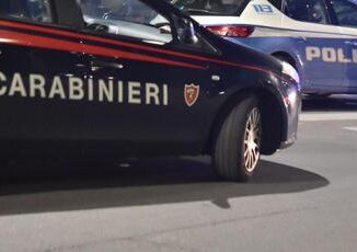 Messina uccide la madre con 15 coltellate dopo averla stordita con spray al peperoncino