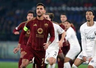 Roma Eintracht 2 0 giallorossi al playoff di Europa League. Possibile derby con Lazio agli ottavi