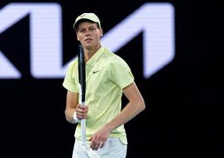 Sinner Oggi ho gestito il malessere lesperienza a Wimbledon mi ha aiutato