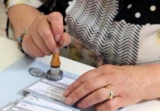 Sondaggi politici Fratelli dItalia cala e Pd sale