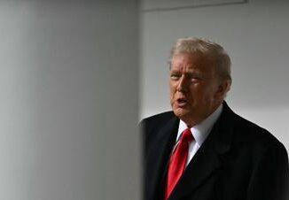 Trump contro ius soli subito pioggia di ricorsi da stati e citta
