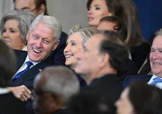 Trump e il Golfo dAmerica la risata di Hillary Clinton Video