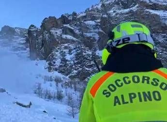 Valanga su versante trentino del monte Vioz, due feriti: uno è grave
