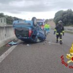 Sassari: incidente sulla SS131, auto si ribalta nei pressi di Porto Torres