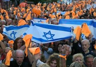 Accordo Israele Hamas per consegna corpi 4 ostaggi. Trattative in corso per altri rilasci
