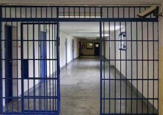 Ai domiciliari per stupro evade e violenta unaltra donna il caso a Roma