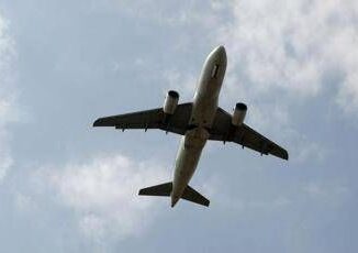 Allarme bomba sul volo New York Nuova Delhi atterraggio demergenza a Roma