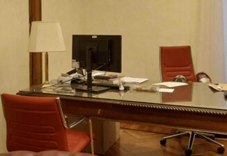 Biancofiore brucia tutti il suo carlino Puggy e il primo cane in Senato
