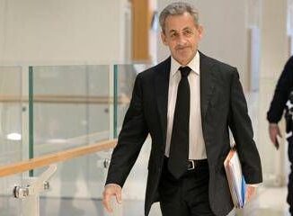 Braccialetto elettronico per Sarkozy ex presidente sospende attivita pubbliche