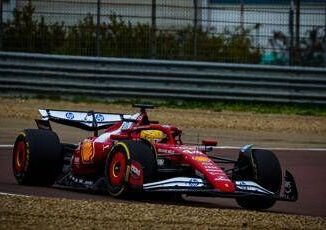 Ferrari tifoso abbatte albero per vedere test di Fiorano Video