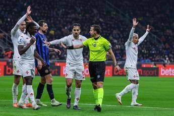 Inter-Fiorentina, presidente dell’Aia: “Pallone era uscito, ma impossibile intervenire”