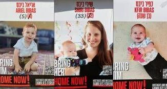 Israele corteo funebre per i Bibas folla per laddio a Shiri Ariel e Kfir uccisi a Gaza