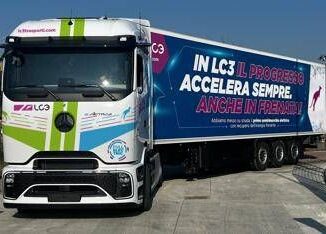 Mercedes eActros 600 il primo trattore completamente elettrico