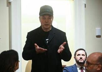 Musk debutta al governo Con Trump per salvare Usa da bancarotta