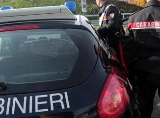Napoli maxi blitz antidroga decine di arresti donna spaccia con bimbo in braccio