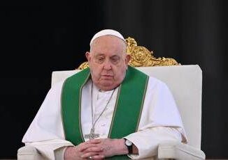 Papa Francesco interrompe lomelia Difficolta di respiro mi scuso