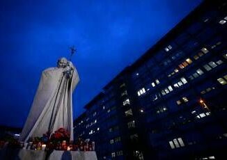 Papa Vaticano In lieve miglioramento e senza febbre
