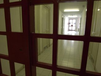 Perquisizioni nel carcere di Prato indagati agenti e detenuti