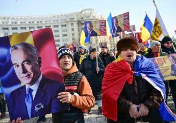 Romania, arrestato candidato filo-russo Georgescu: aveva trionfato a primo turno presidenziali