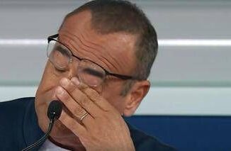 Sanremo 2025 Carlo Conti si commuove parlando della mamma